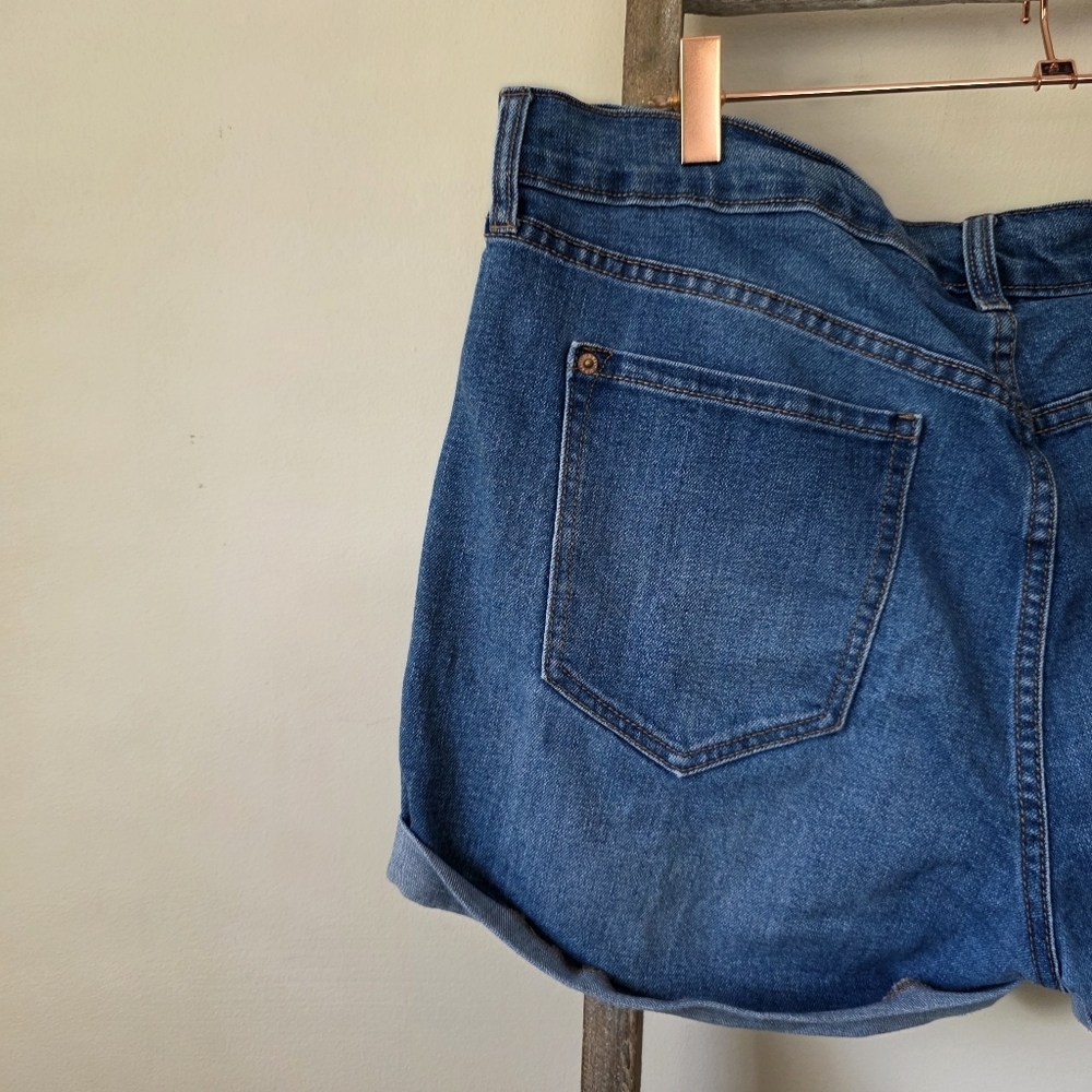 ⭐️40% Off⭐️ Old Navy The Drew Distressed Denim Shorts in Blue Palo - Picture 9 of 13